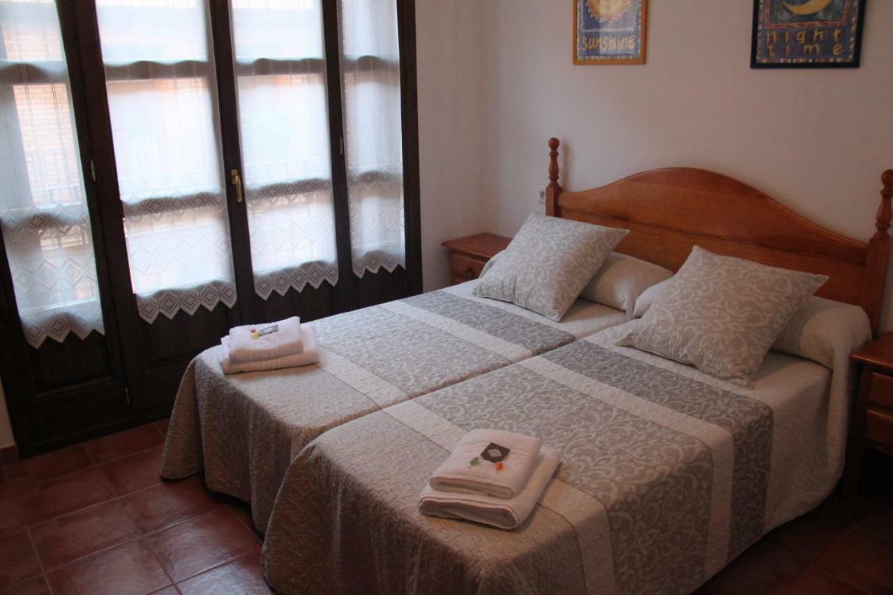 Delicias Hotell Peraltilla Exteriör bild